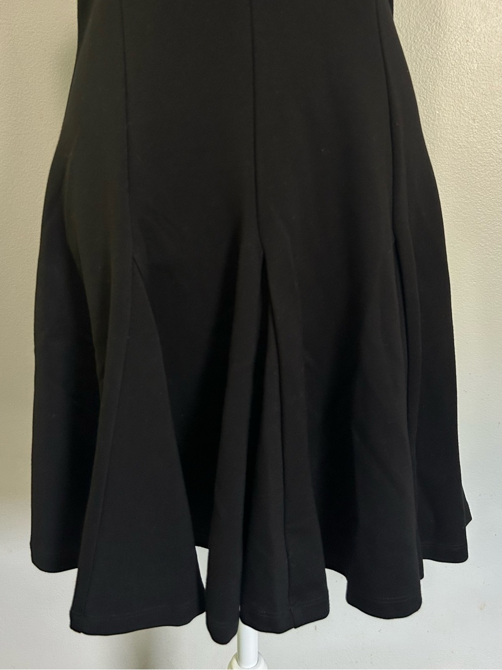 French Connection Black V-Neck Sleeveless Flare Dress Thick Stretch Cocktail 10 - Picture 5 of 8